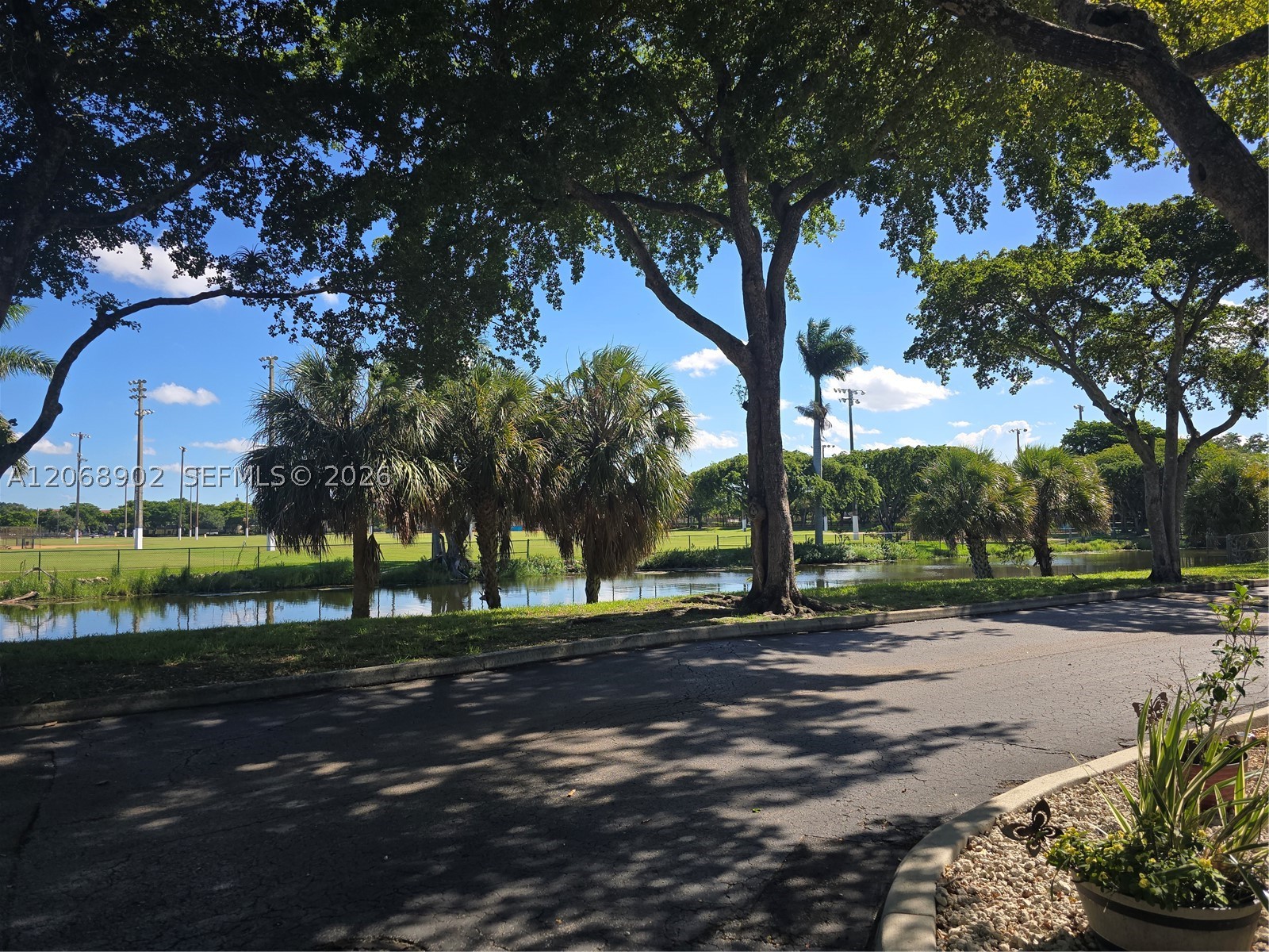 16330 Oak Walk — photo