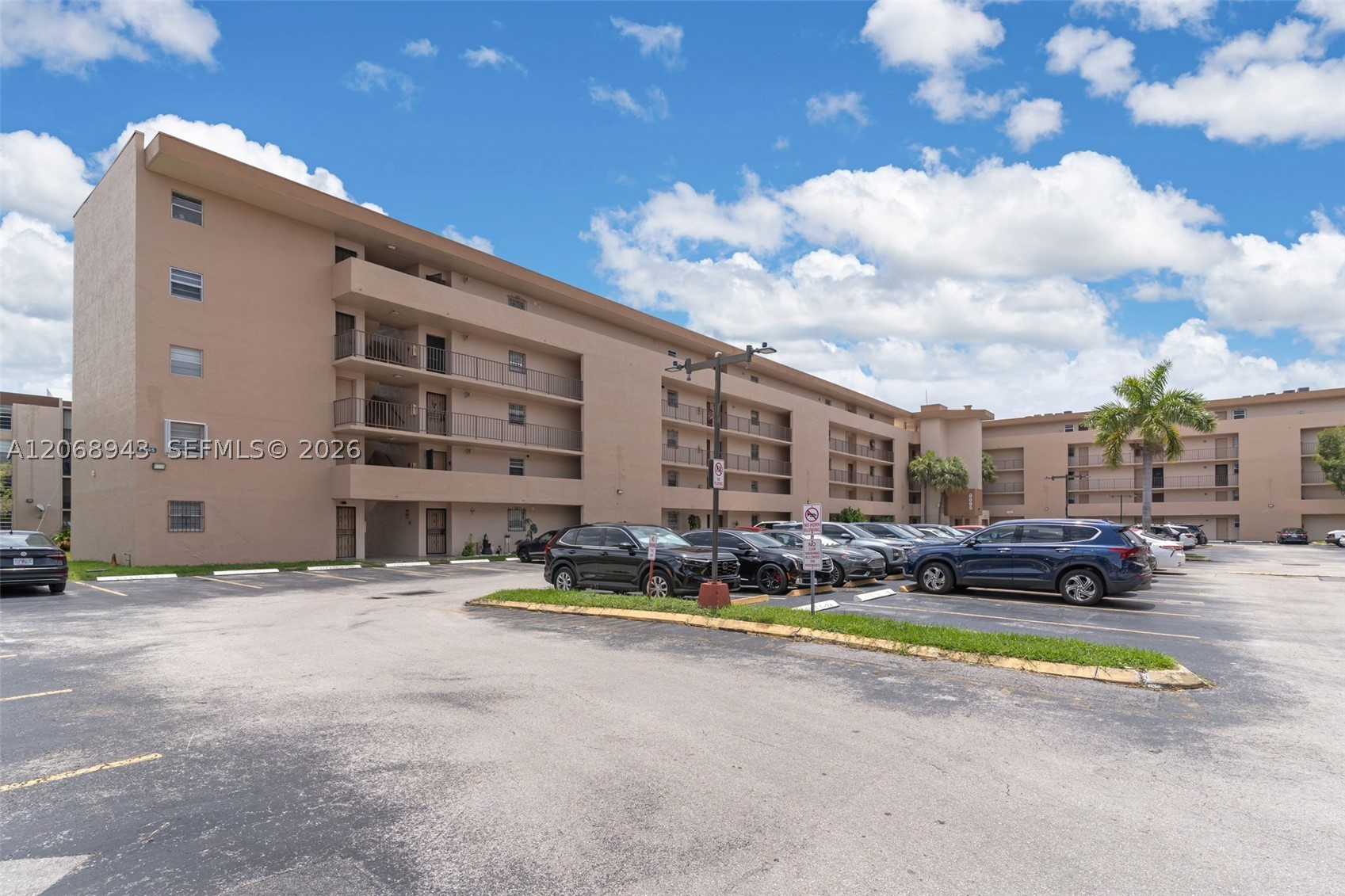 8895 Fontainebleau Blvd 207 — photo