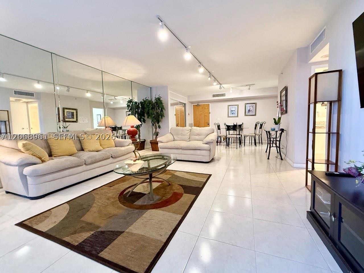 9195 Collins Ave 512 — photo