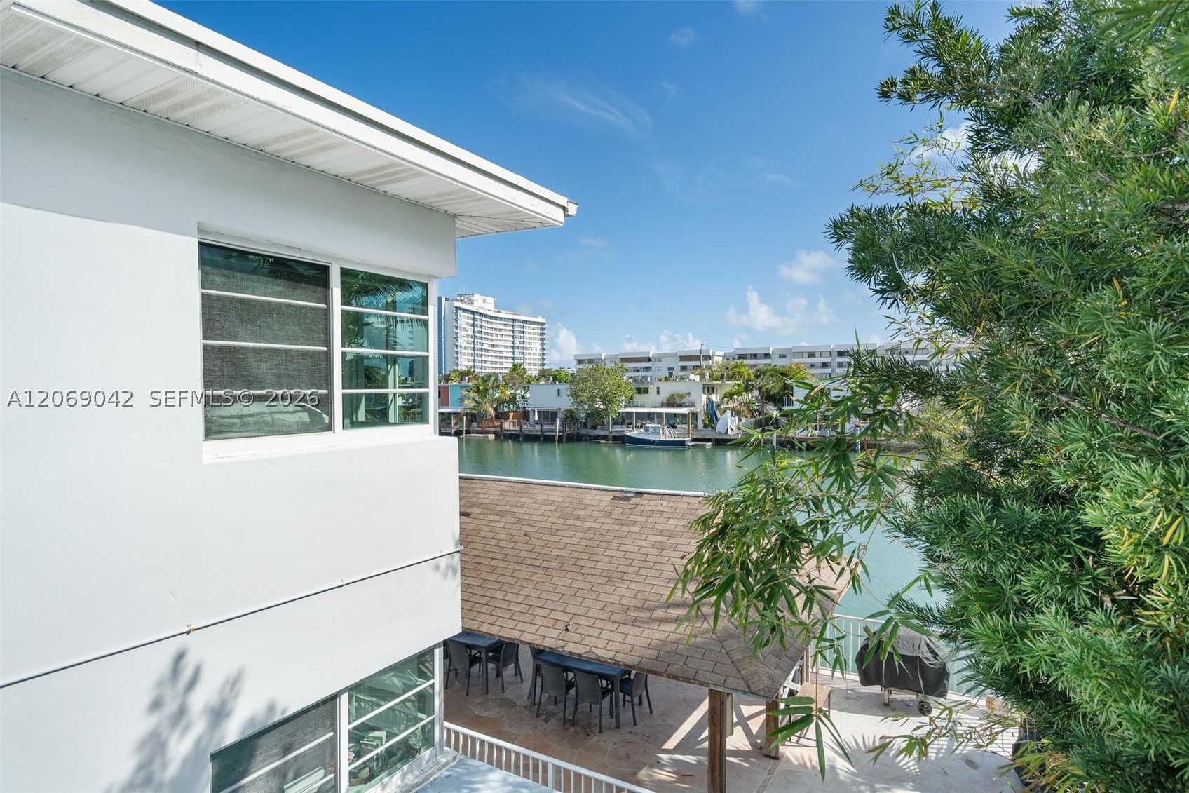 7207 Bay Dr 11 — photo