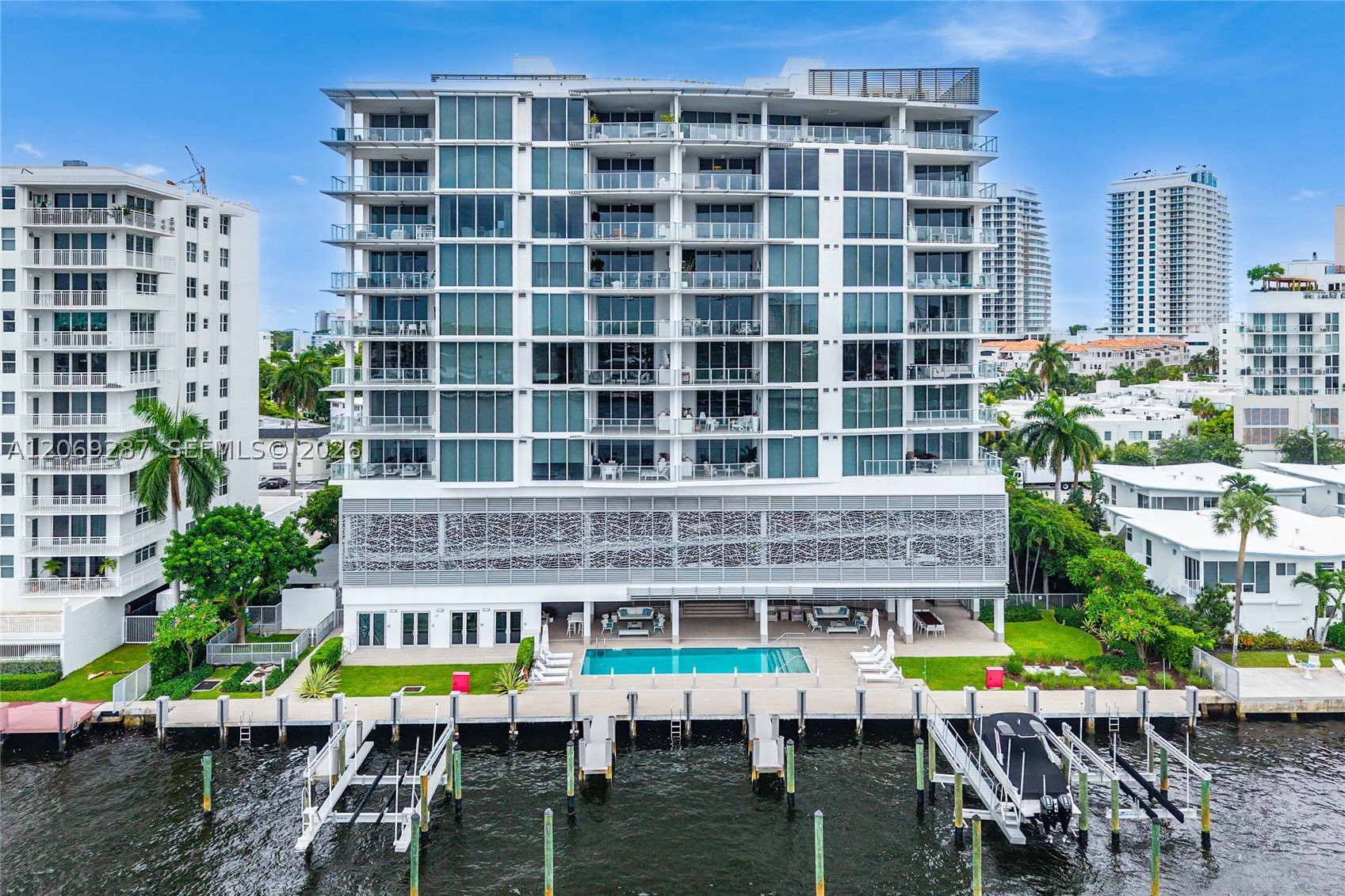 435 Bayshore Dr 703 — photo