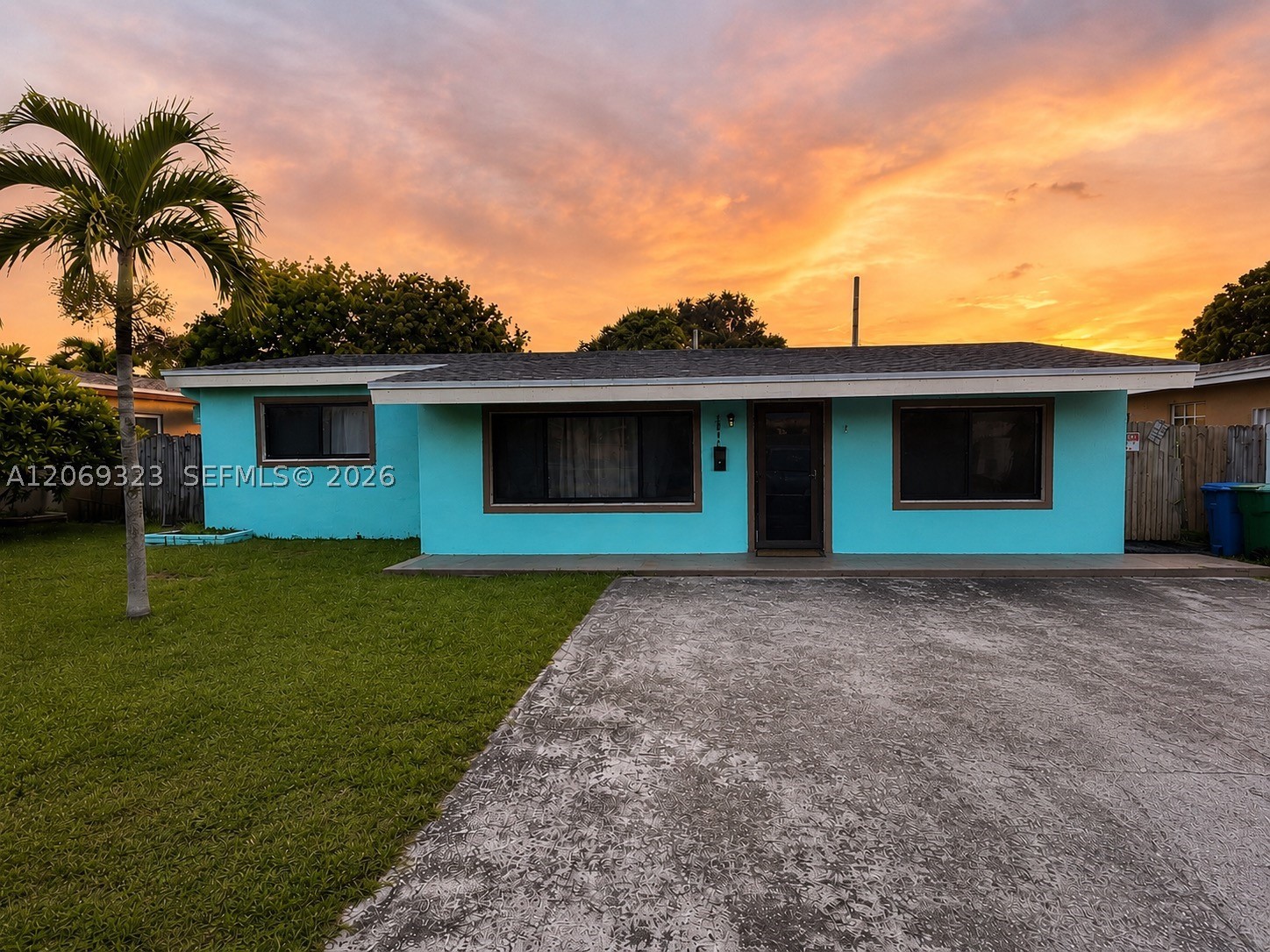 2906 Island Dr — photo