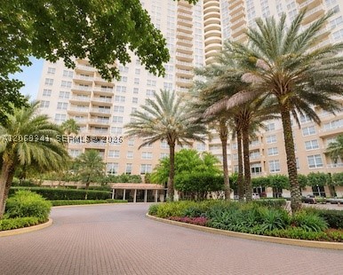 19501 W Country Club Dr 210 — photo