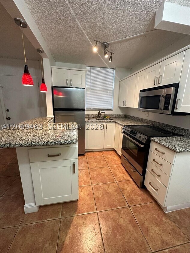 1801 S Treasure Dr 112 — photo