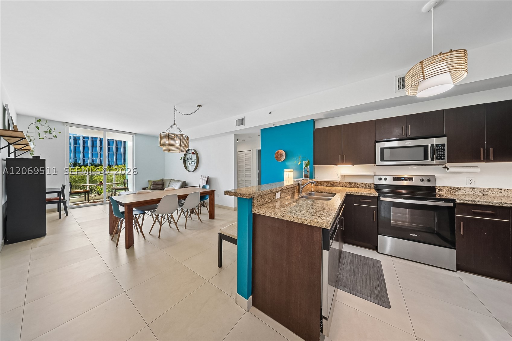 2020 Prairie Ave 302 — photo