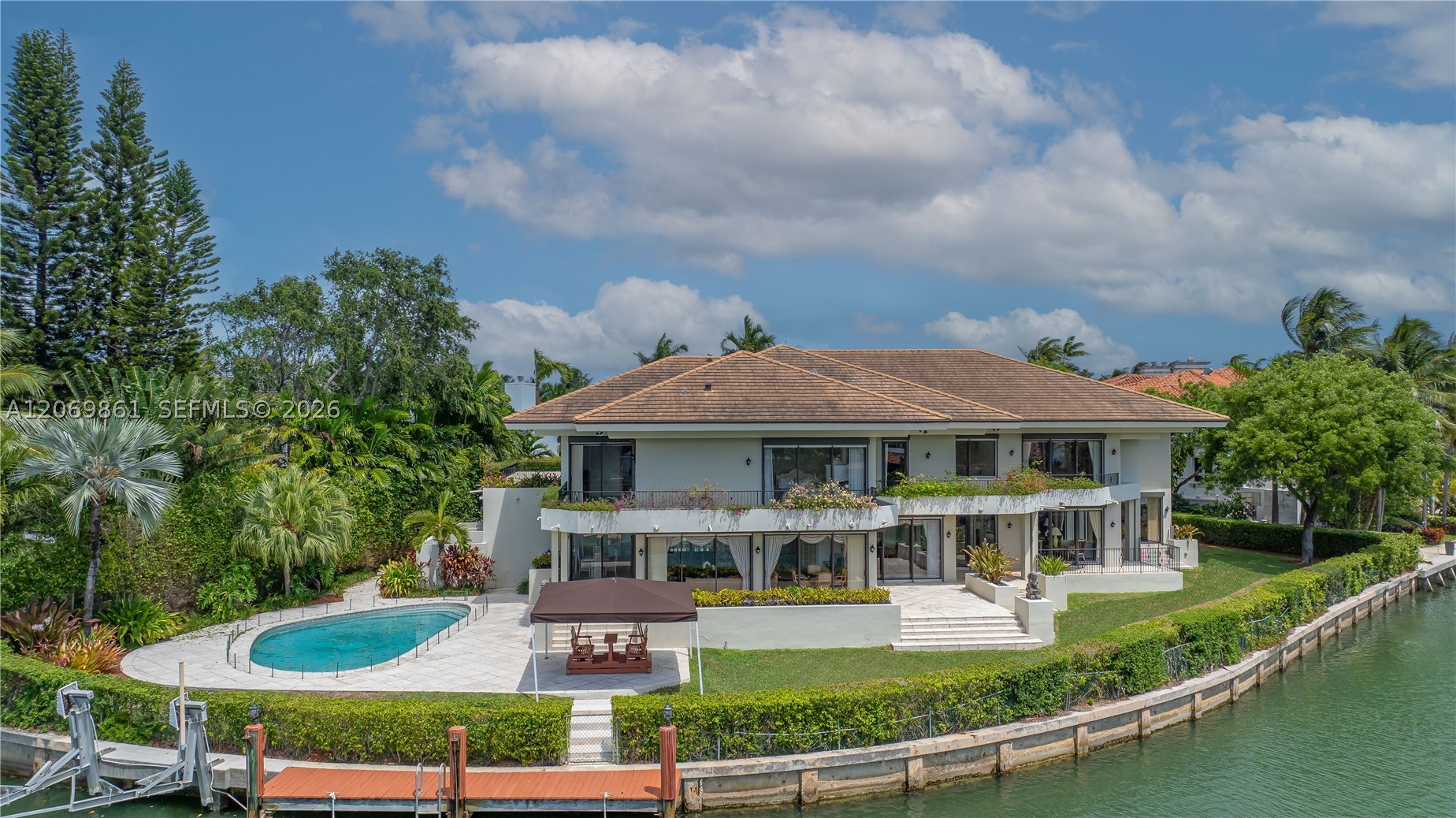 241 Cape Florida Dr — photo