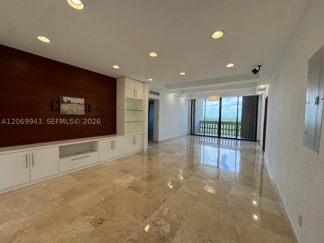 90 Edgewater Dr Ph15 — photo