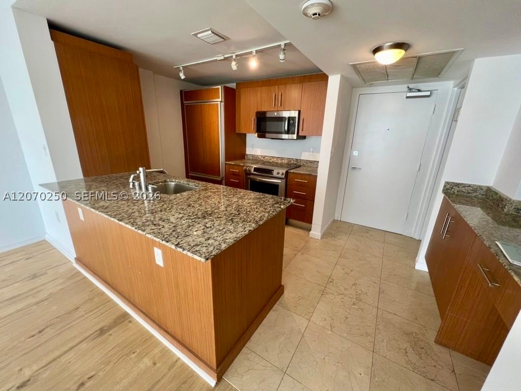 10275 Collins Ave 415 — photo