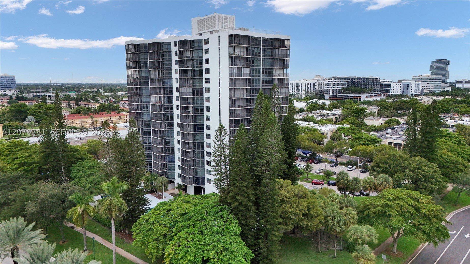 20100 W Country Club Dr 1003 — photo
