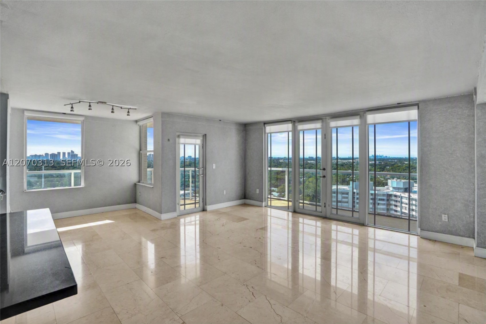 1351 NE Miami Gardens Dr Ph15E — photo