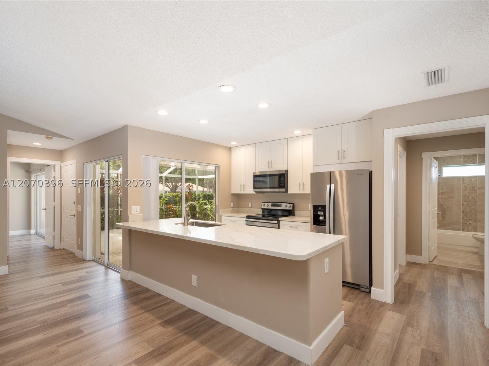 1404 Silverleaf Oak Ct — photo
