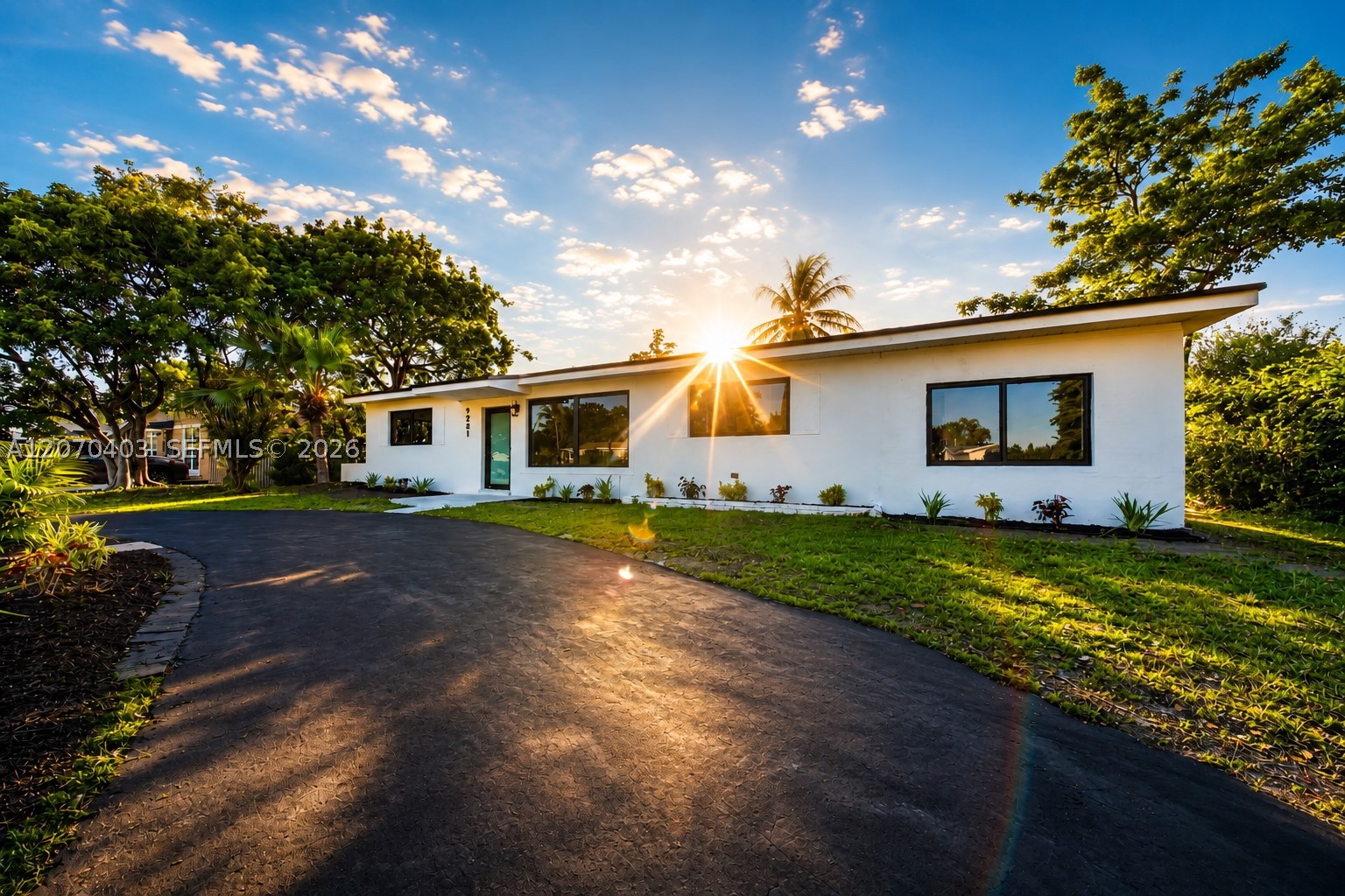 9281 Martinique Dr — photo