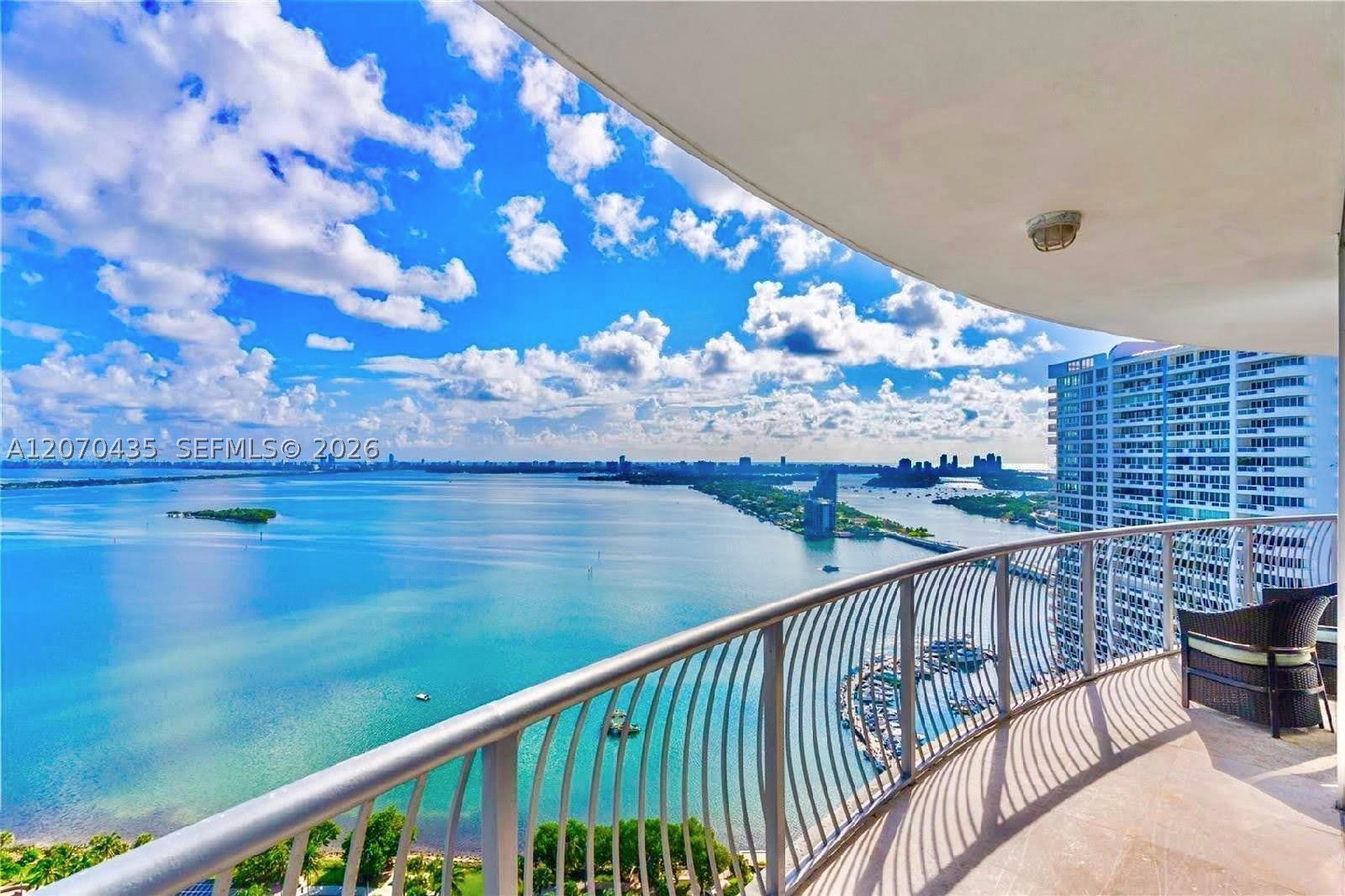 1750 N Bayshore Dr 2202 — photo