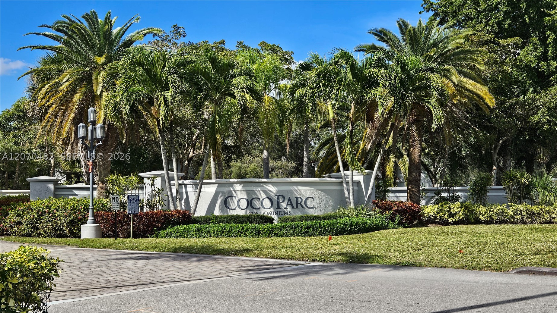 931 Lyons Rd 4102 — photo