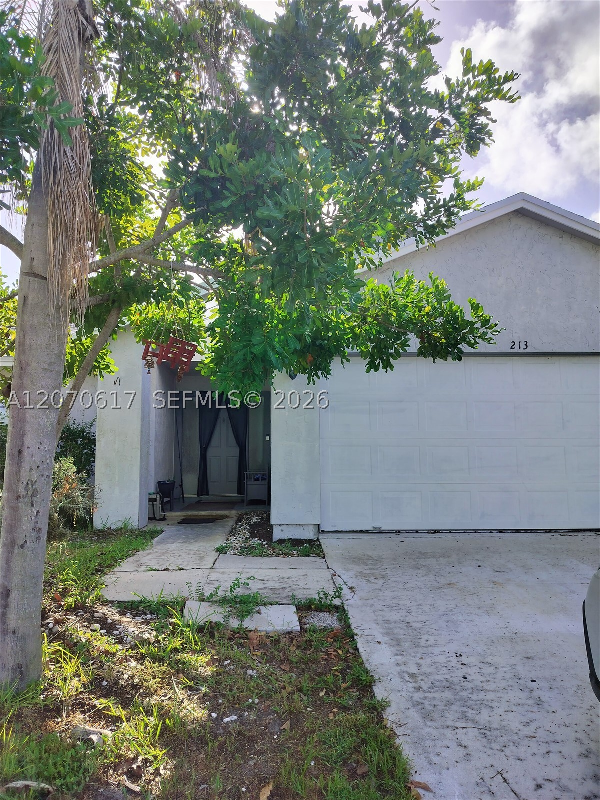 213 Woodbridge Dr — photo