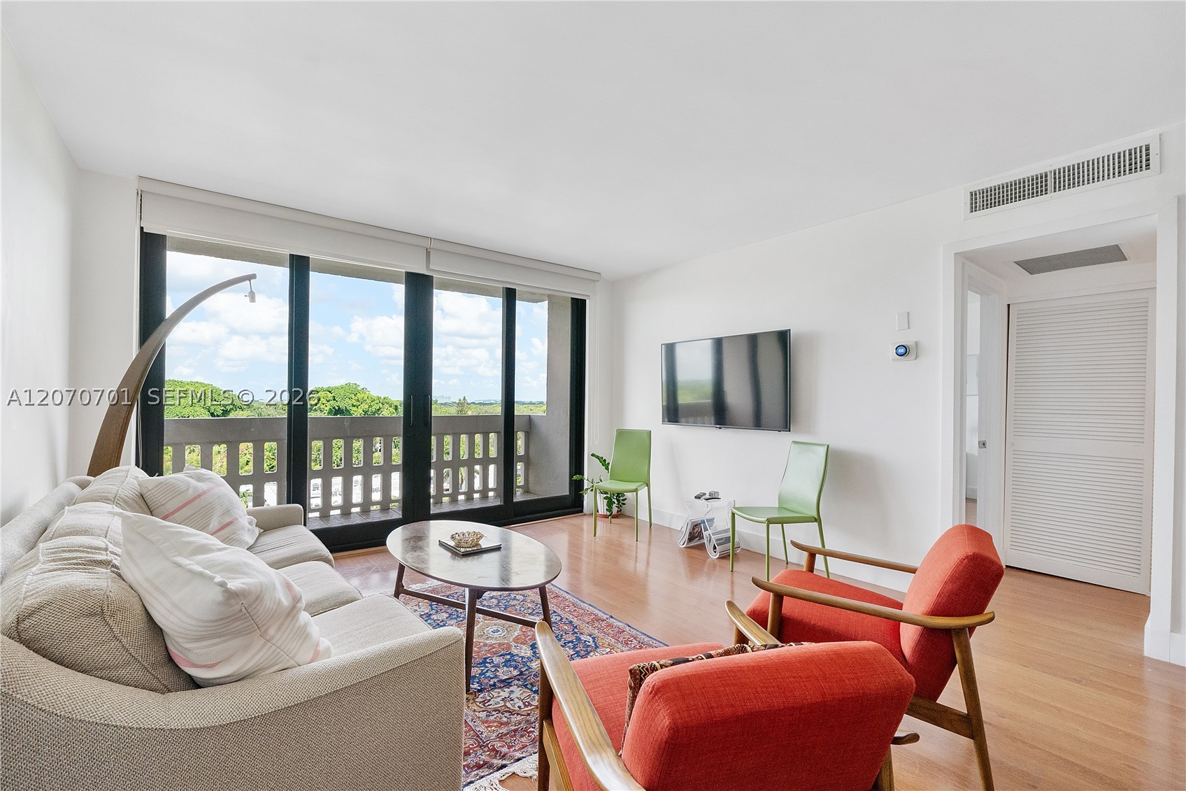 90 Edgewater Dr 917 — photo