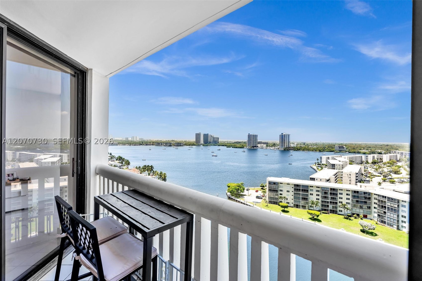1000 W Island Blvd 1710 — photo