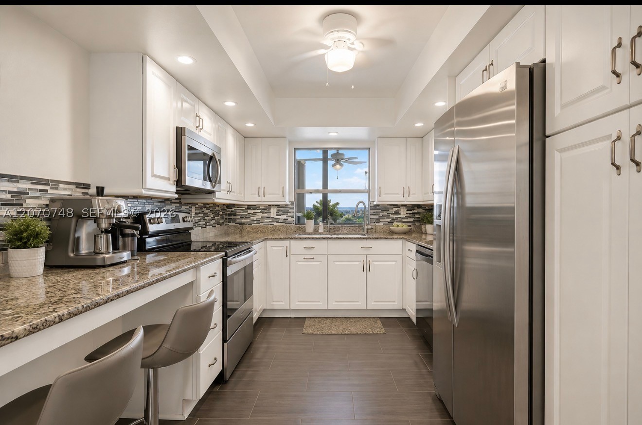 1000 Parkview Dr 715 — photo