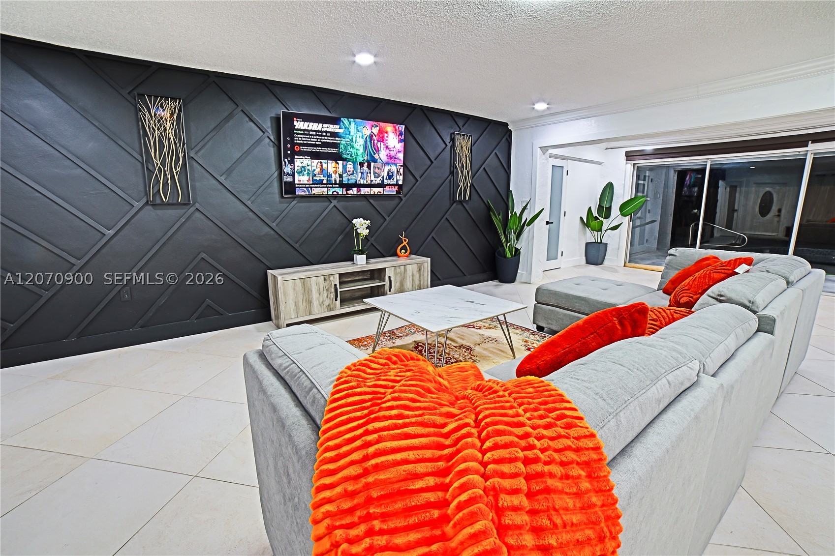 8651 Sunset Strip — photo