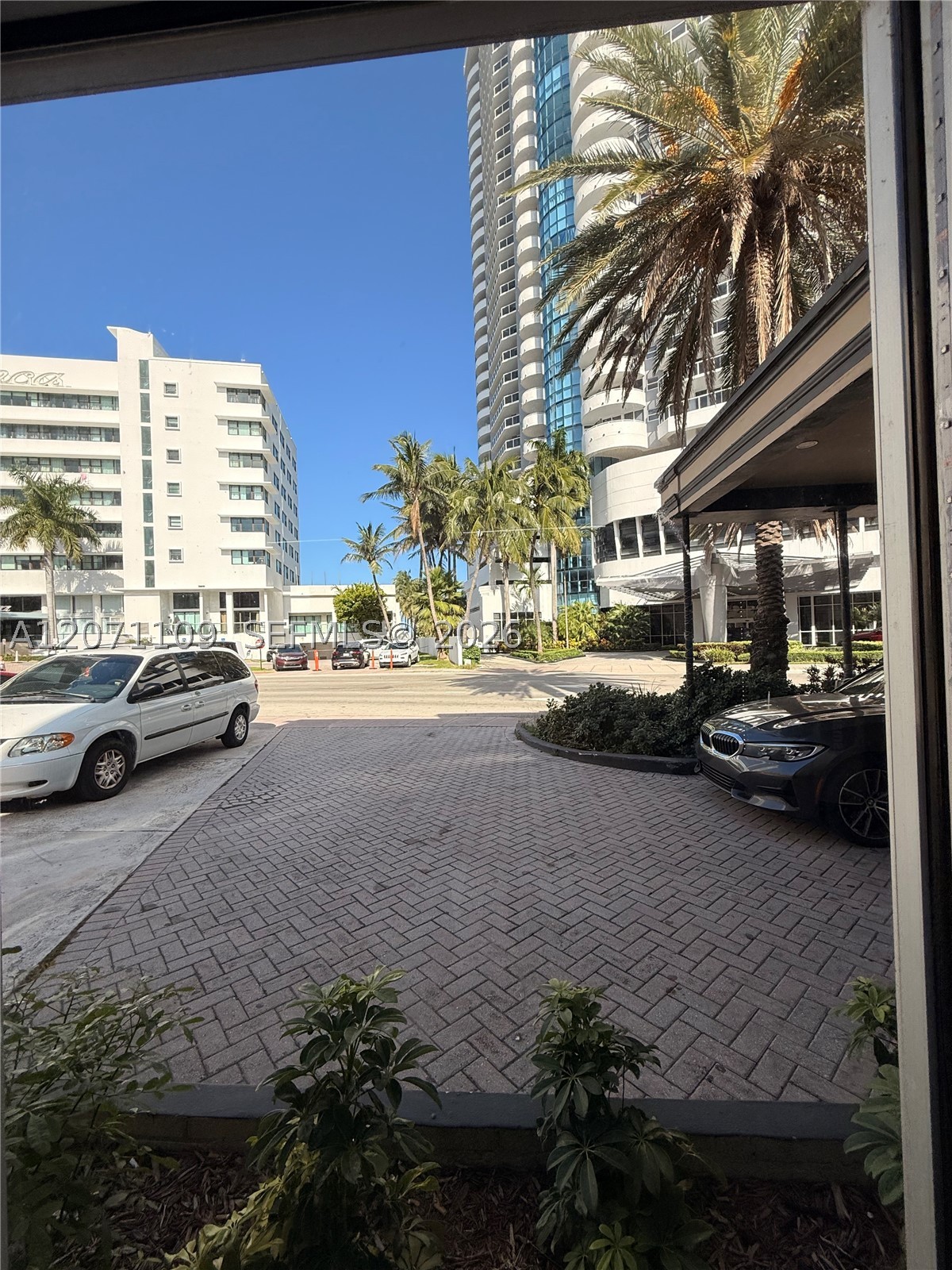 6300 Collins Ave — photo