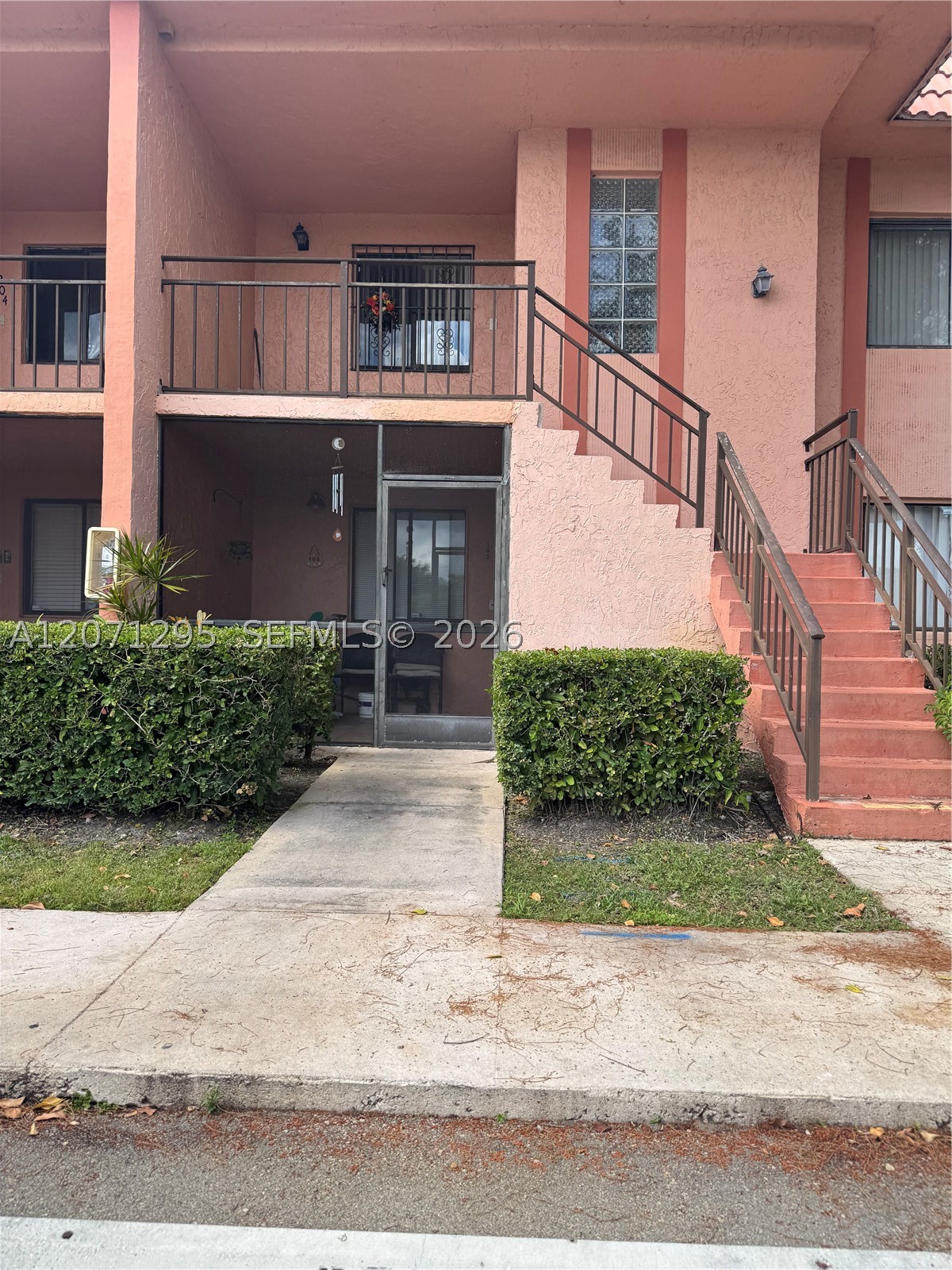 215 Lakeview Dr 105 — photo