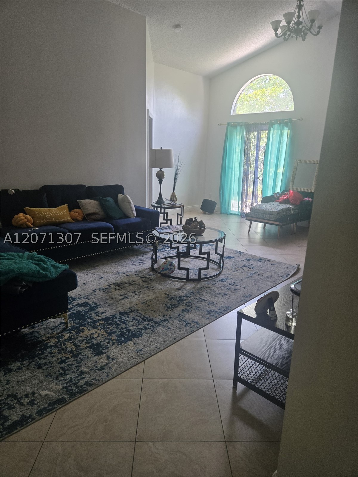 818 E Palm Run Dr — photo