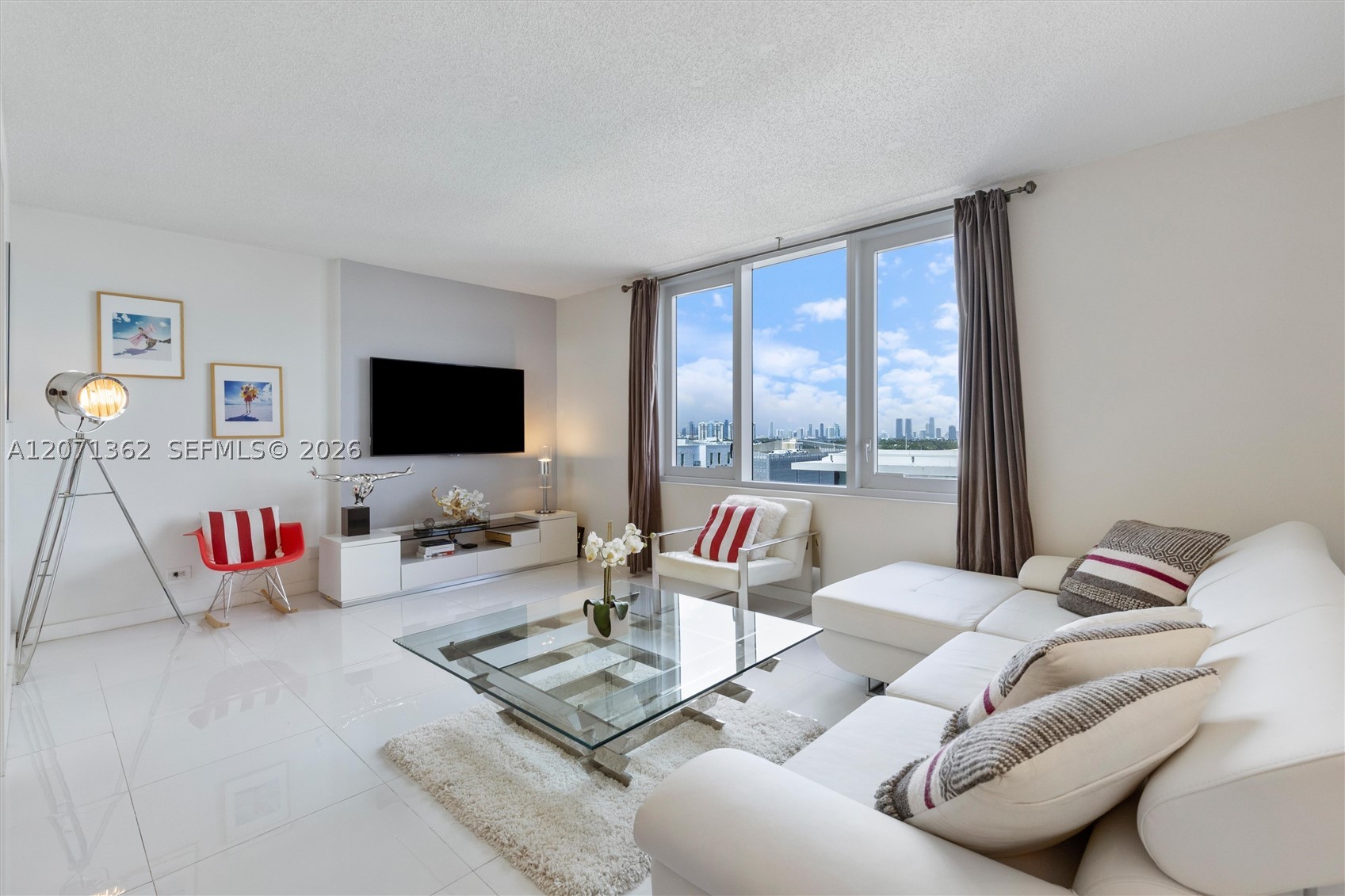 2301 Collins Ave 931 — photo