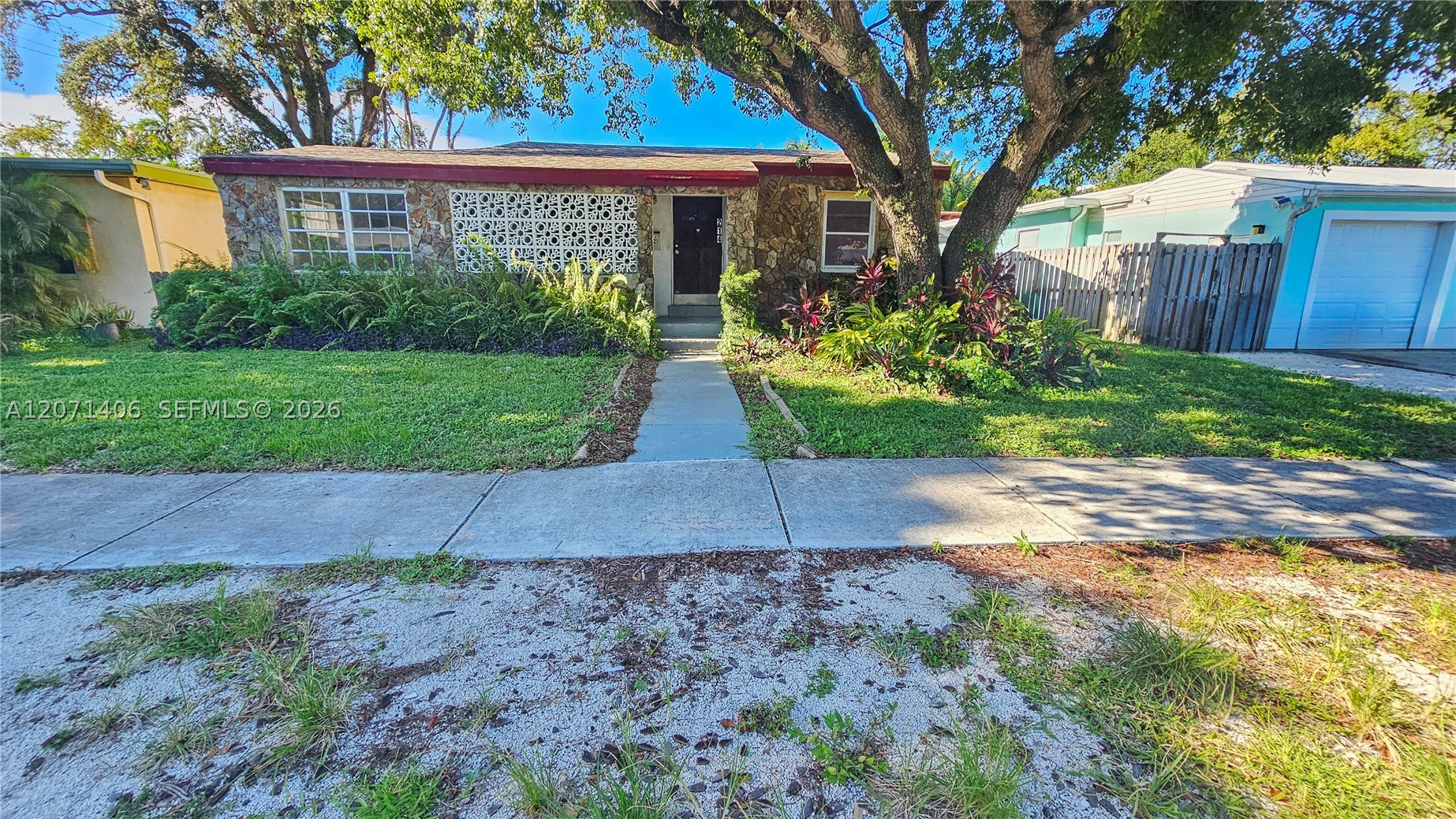 214 SW 2nd Pl — photo