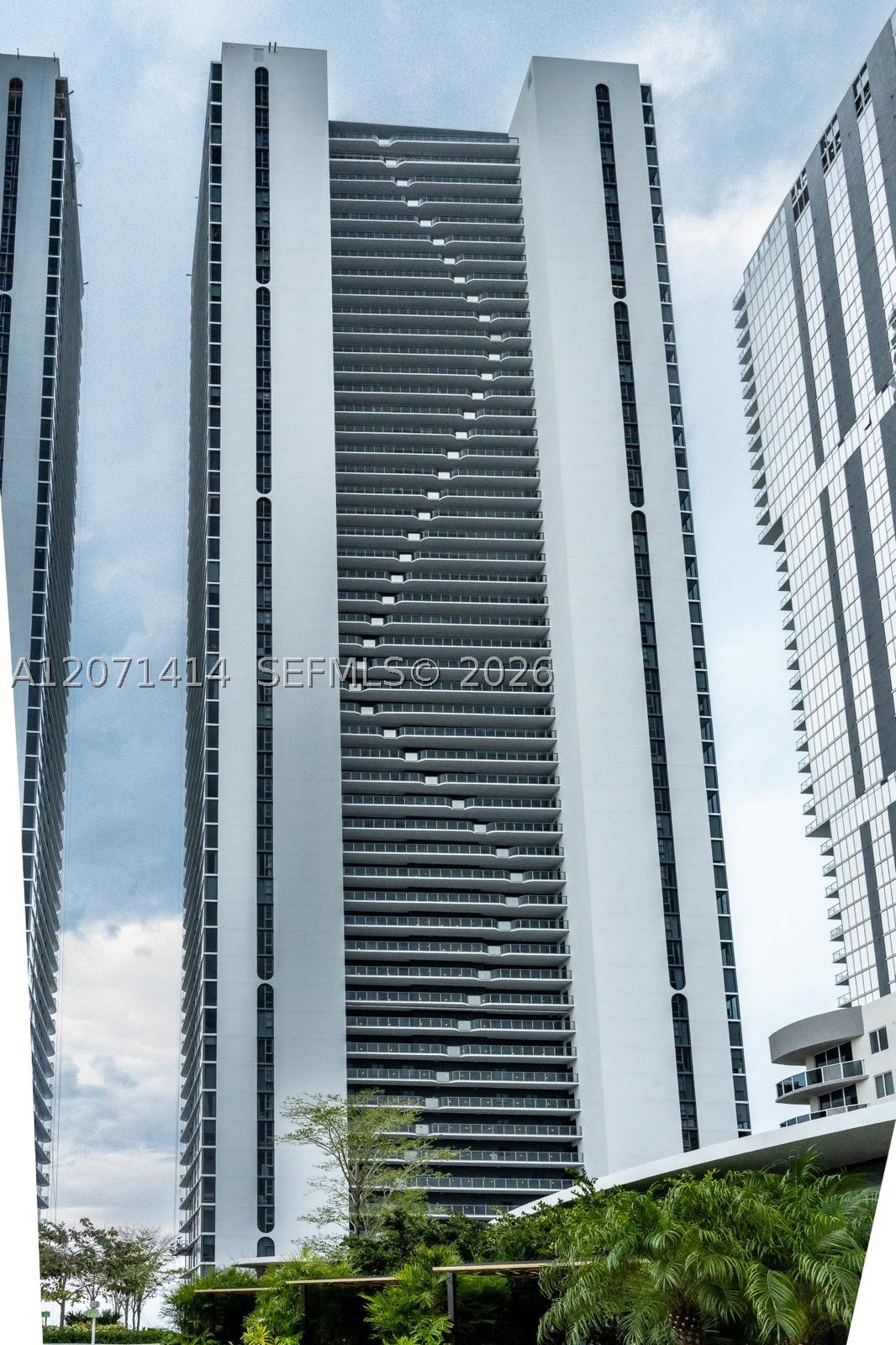 700 NE 24th St 1506 — photo