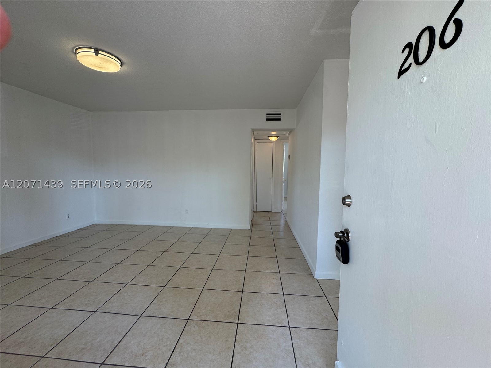 4732 SW 33rd Ave 206 — photo