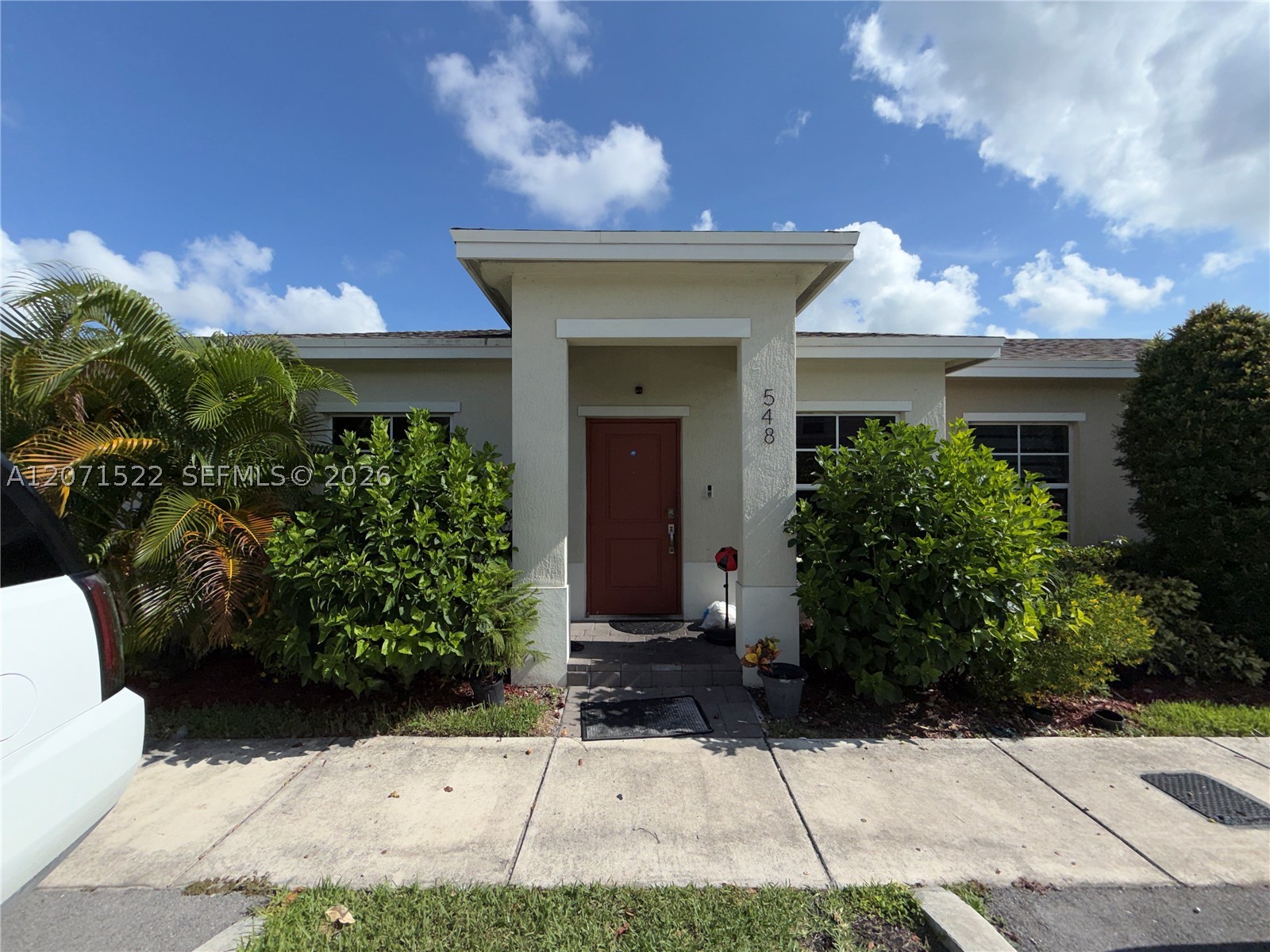 548 NE 5th Way — photo