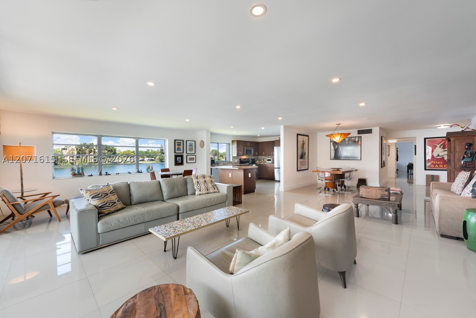 873 NE 195 206 — photo