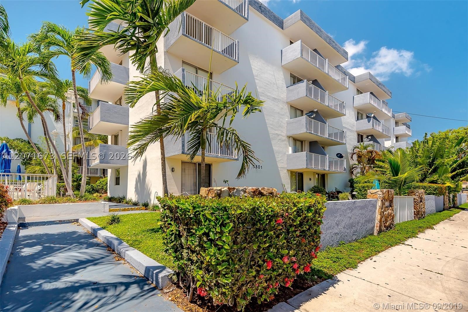 1801 S Treasure Dr 302 — photo