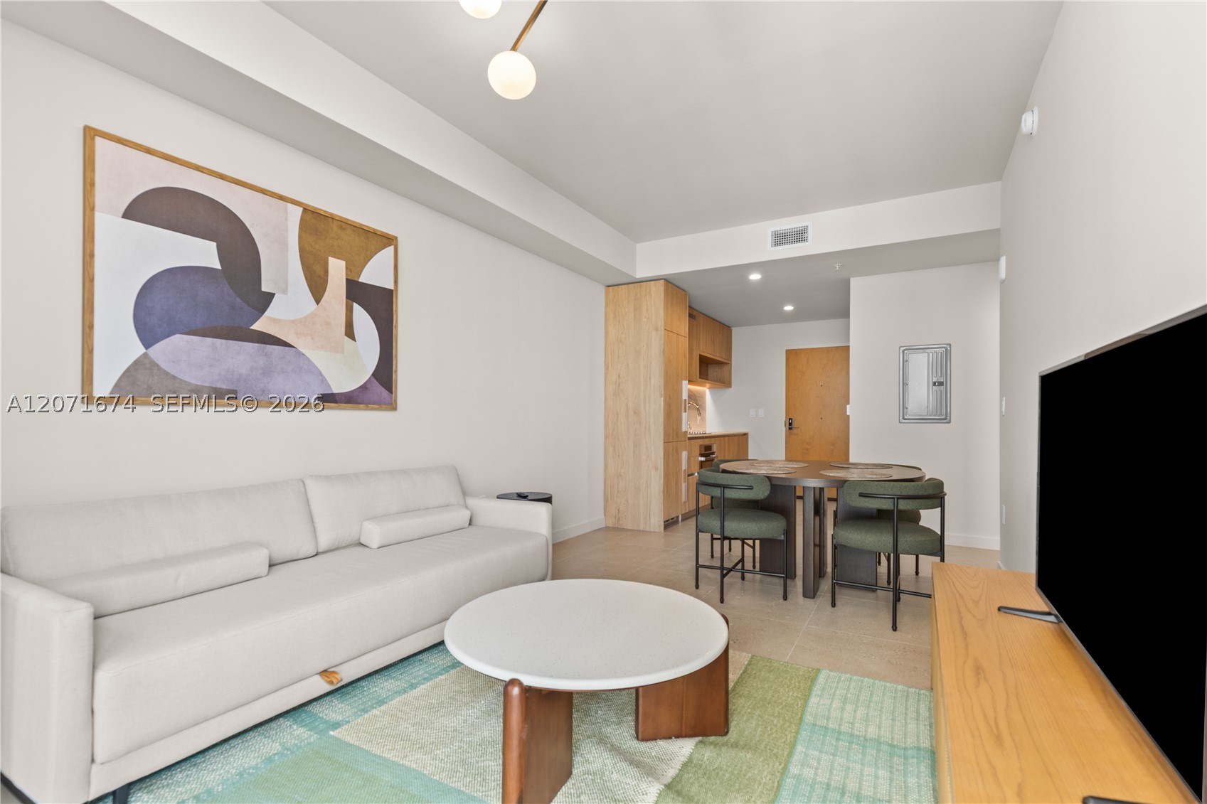 11 NE 6 St 3213 — photo