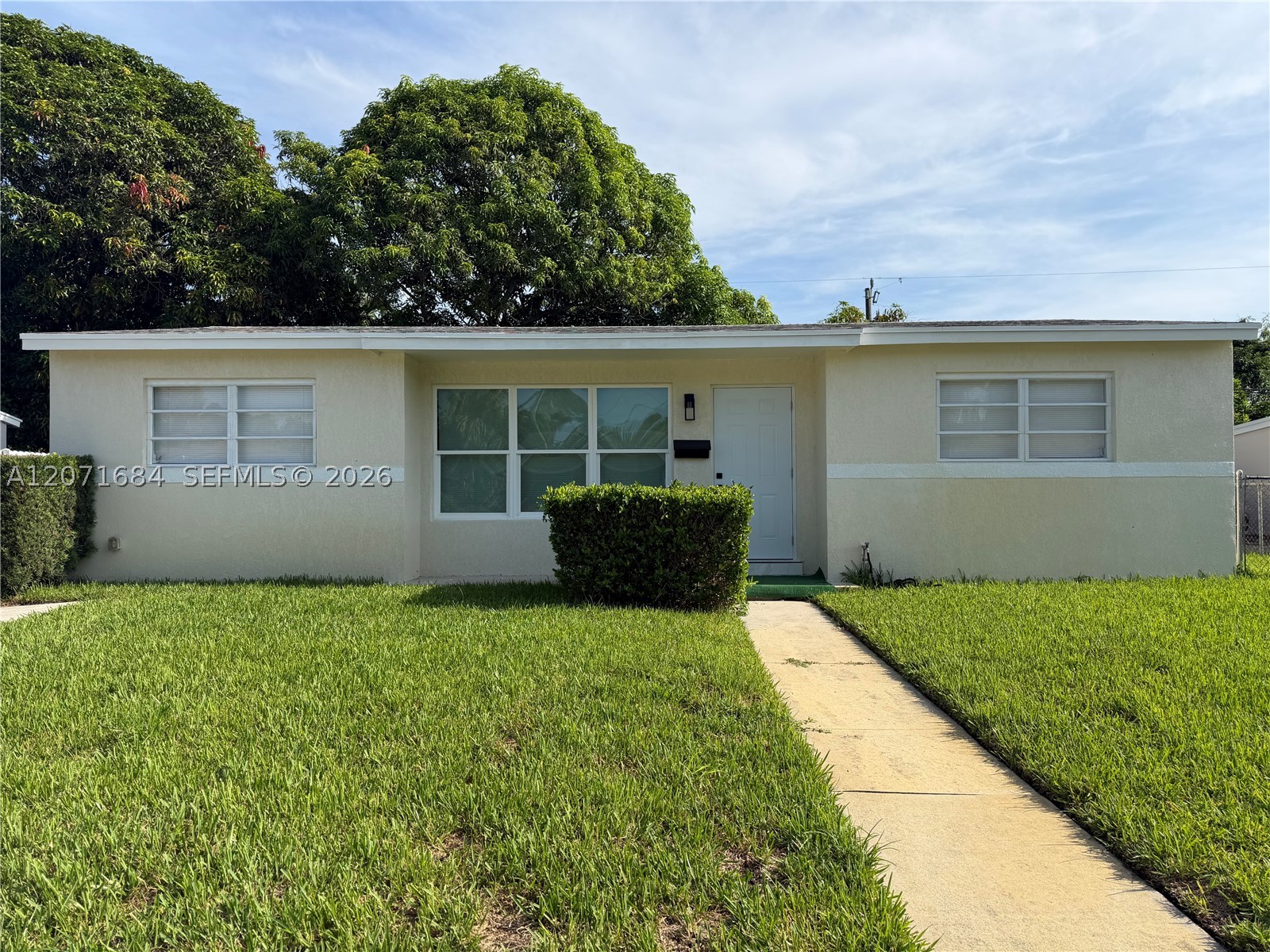1240 W 26th Ct — photo