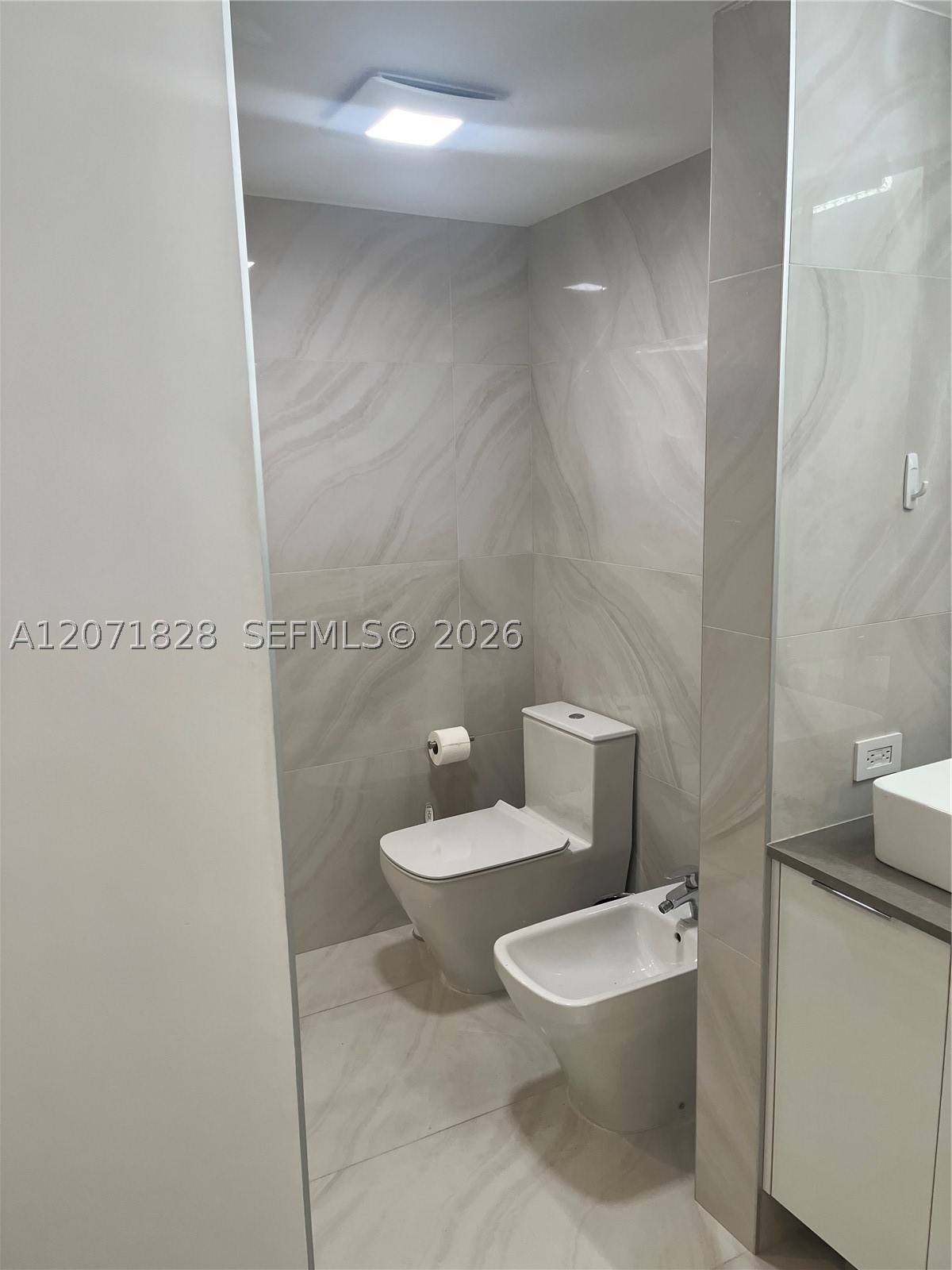 20191 E Country Club Dr 503 — photo