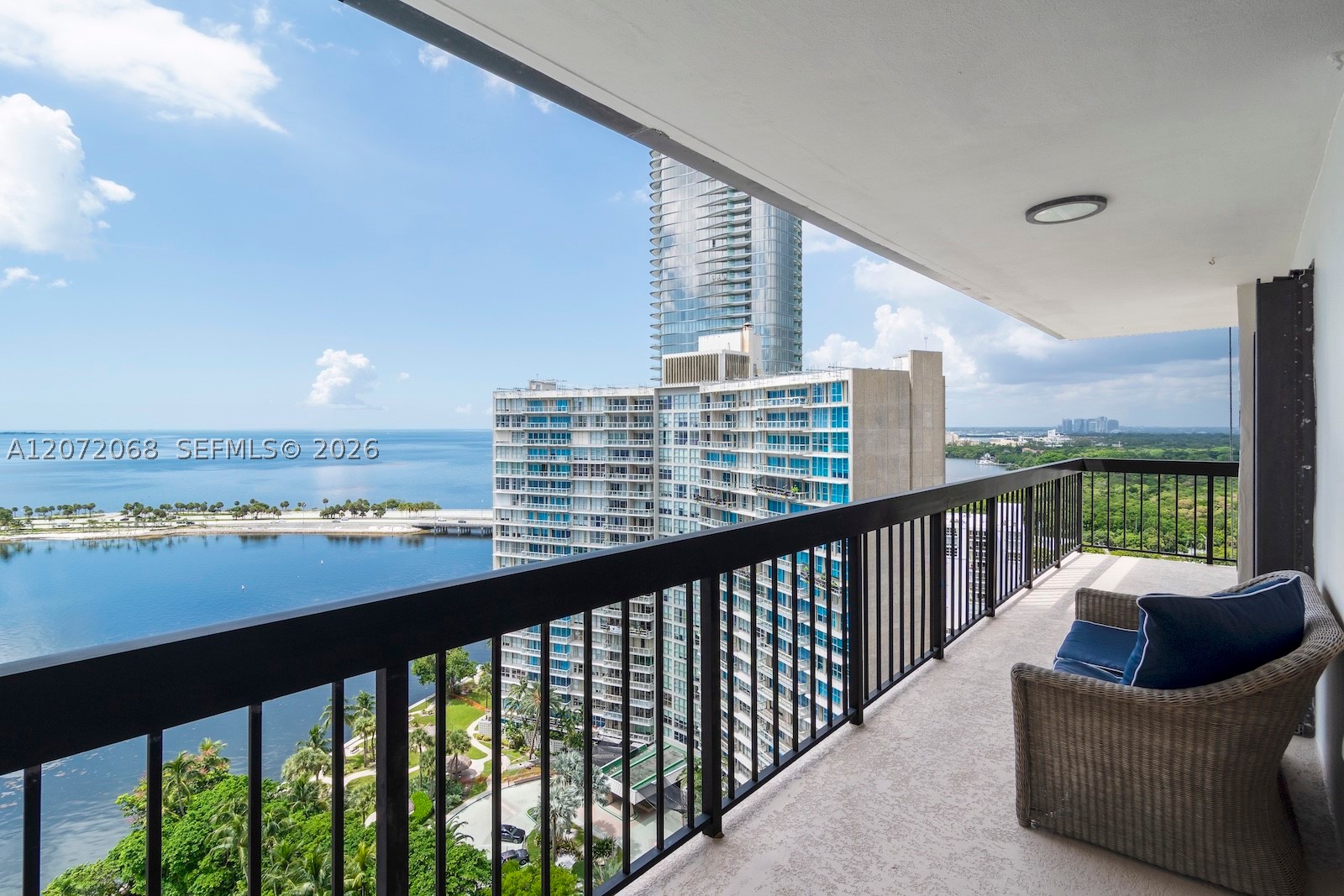 2333 Brickell Ave 2212 — photo