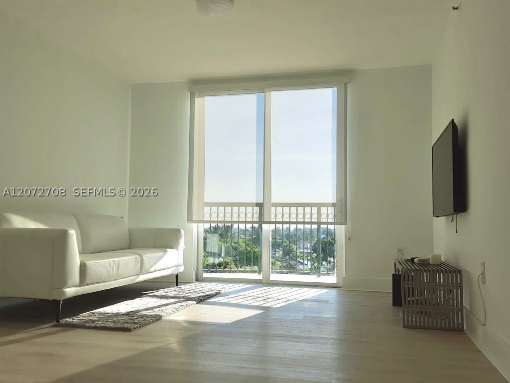 8888 Collins Ave 512 — photo
