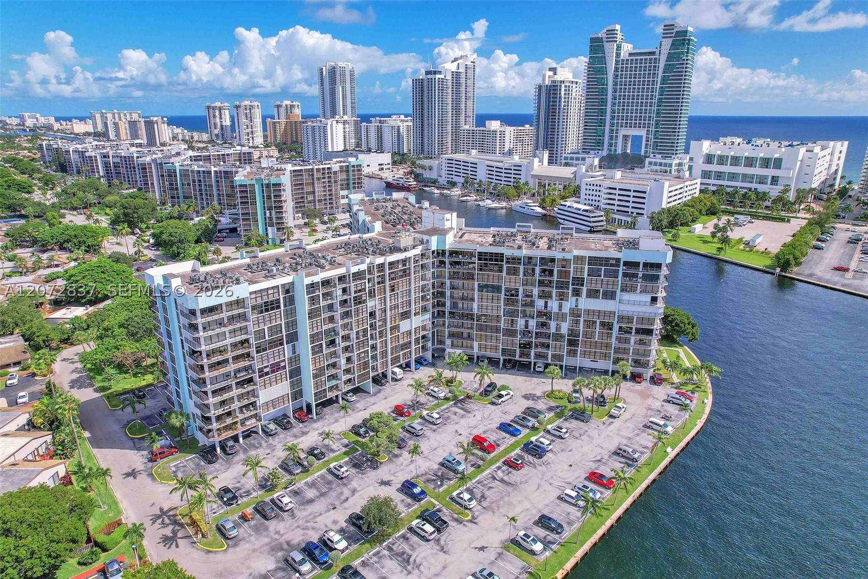 200 Leslie Dr 818 — photo