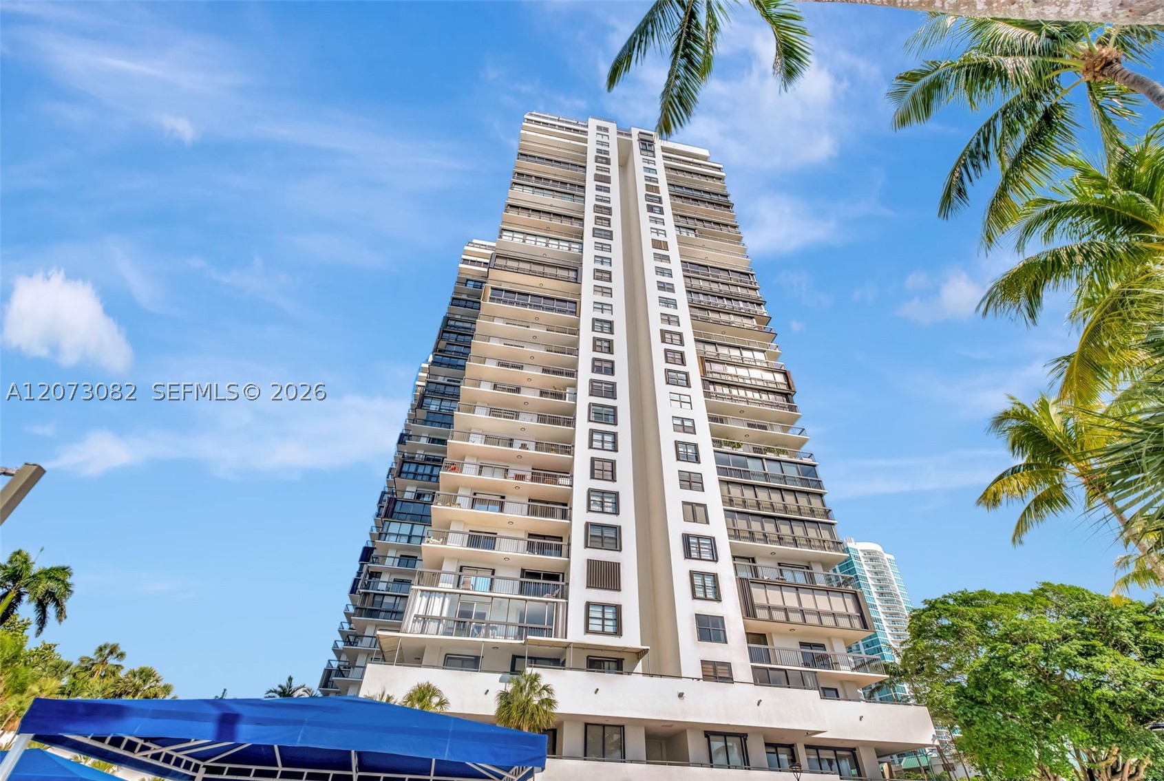2333 Brickell Ave 2814 — photo