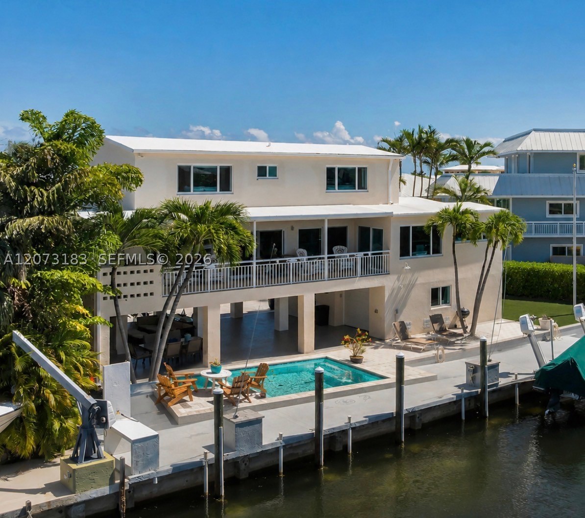 122 Court Contessa — photo