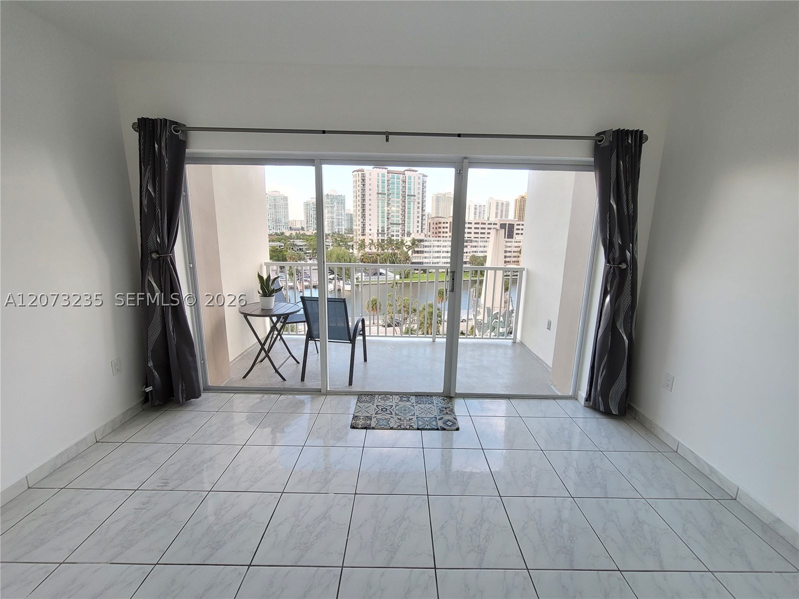 300 Bayview Dr 603 — photo