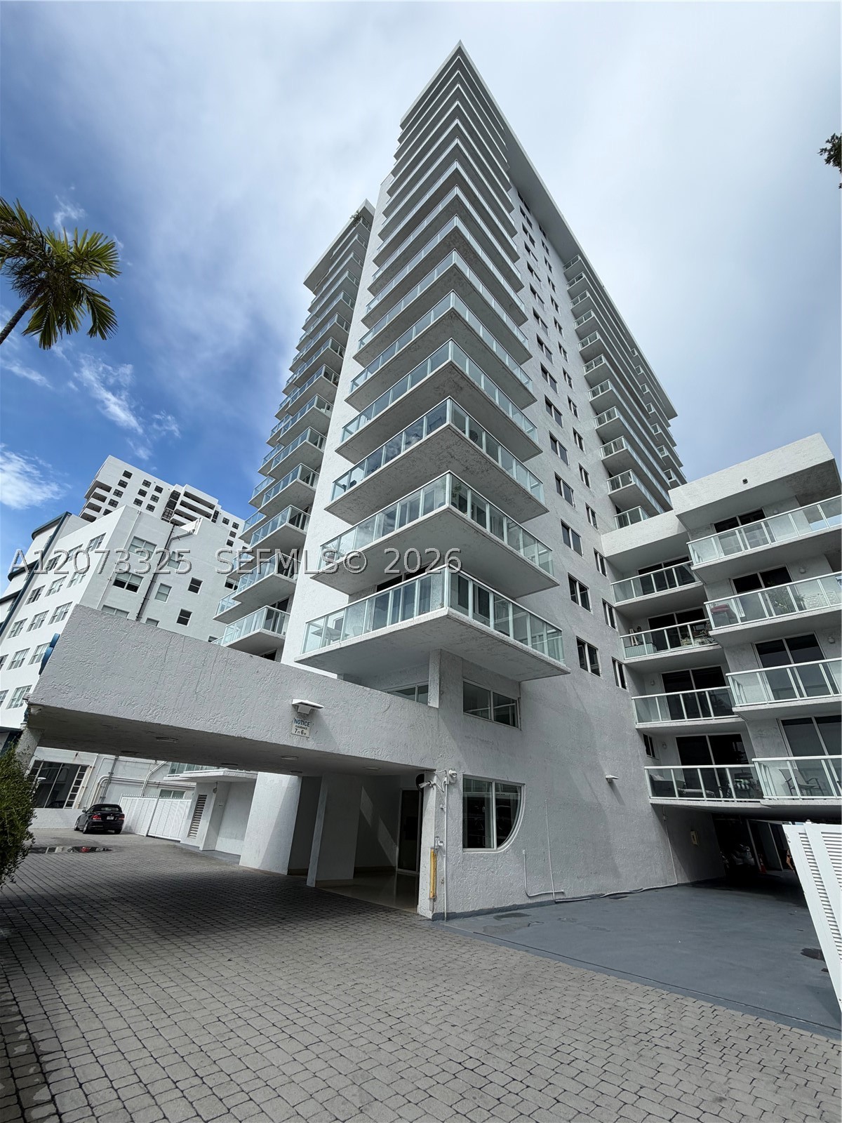2457 Collins Ave 1405 — photo