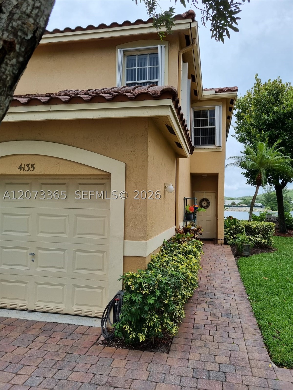 4135 Crystal Lake Dr — photo