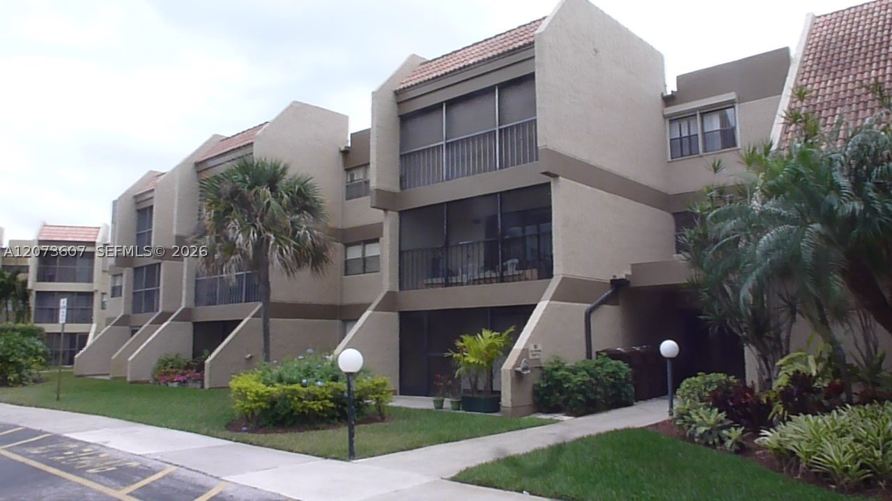 240 Lakeview Dr 109 — photo