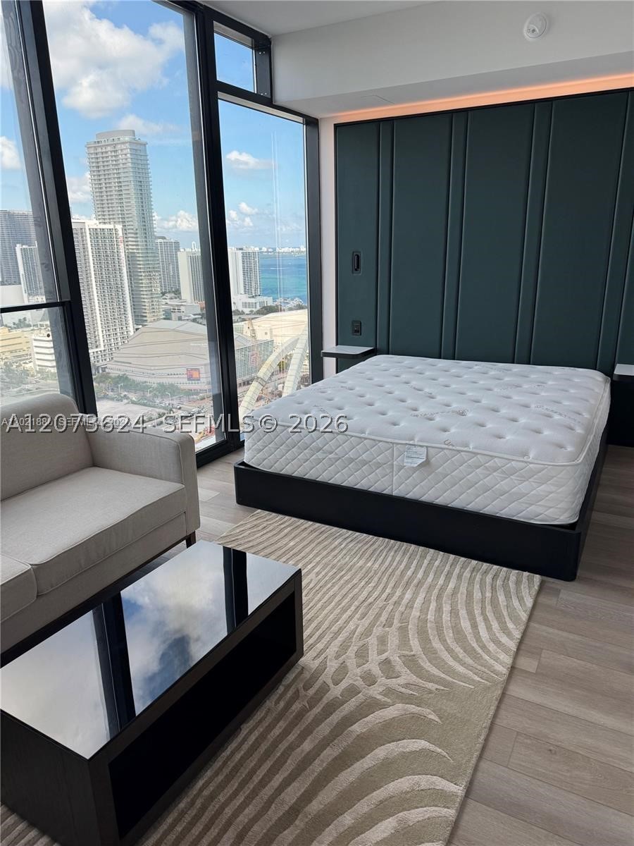 20 NE 11 3003a — photo
