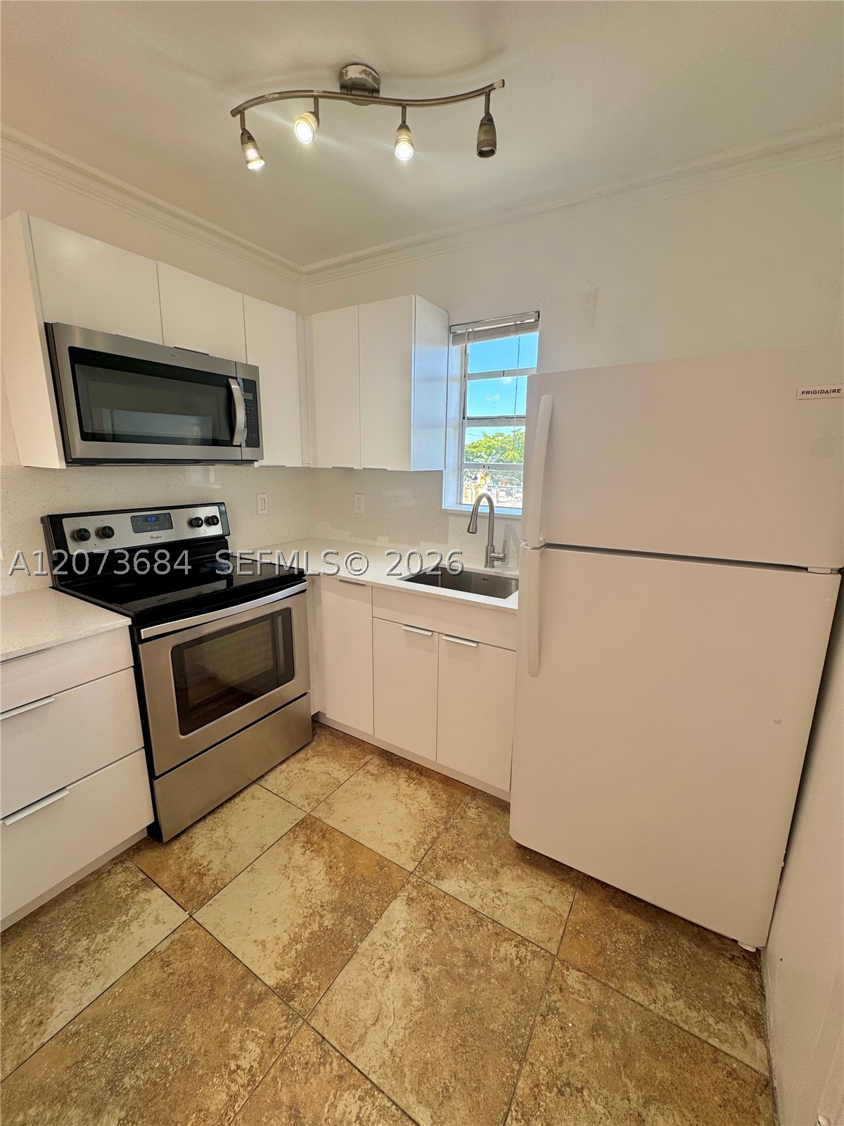 1020 SW 7 Th 9 — photo