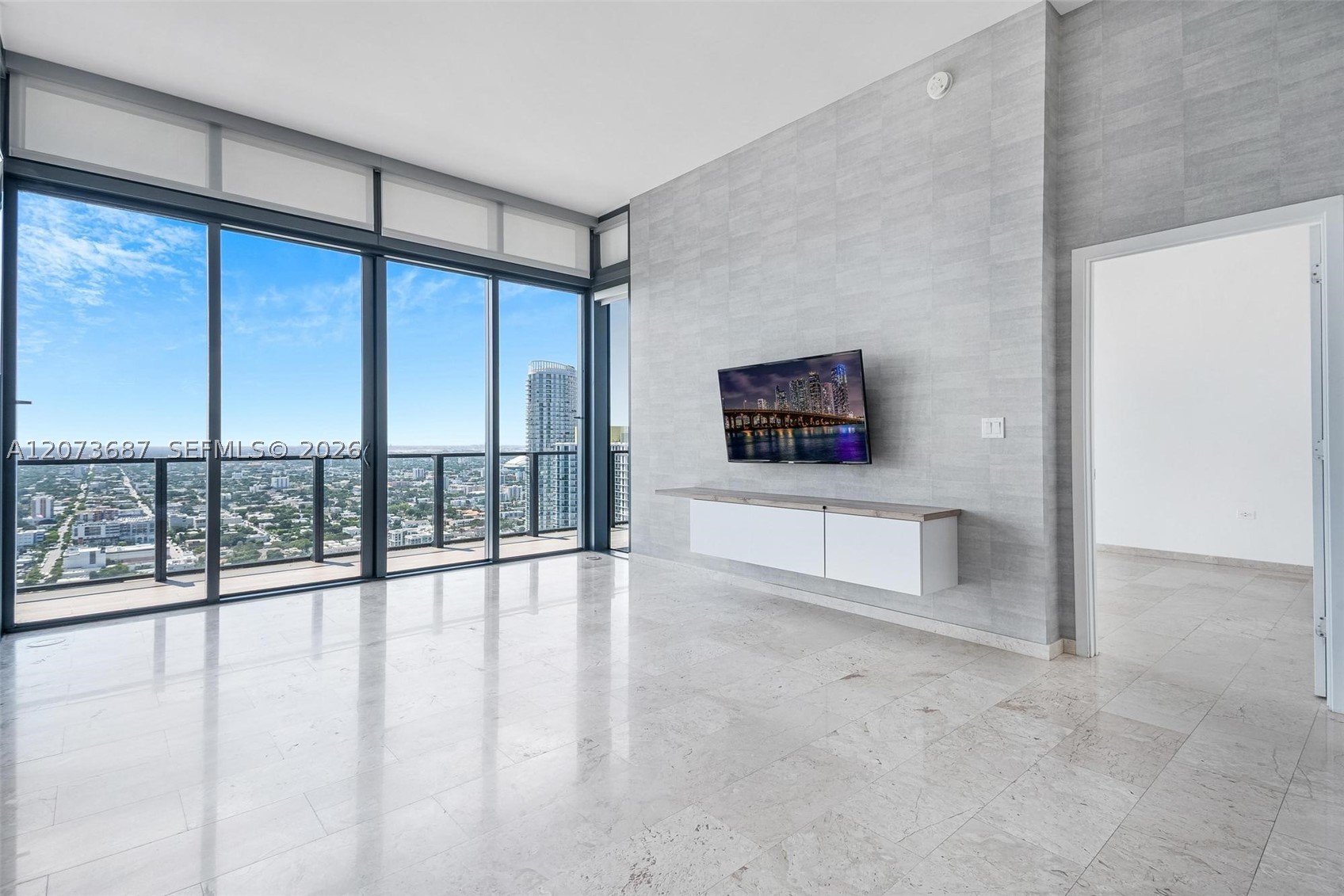 88 SW 7th St 4004 — photo