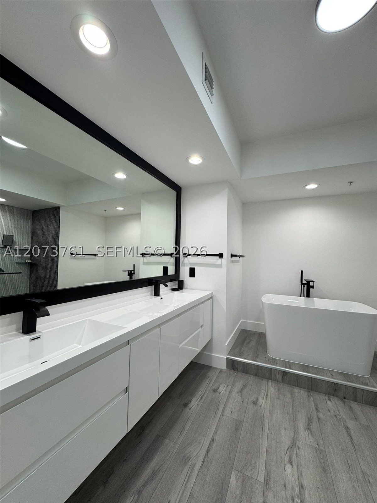 15051 Royal Oaks Ln 1403 — photo
