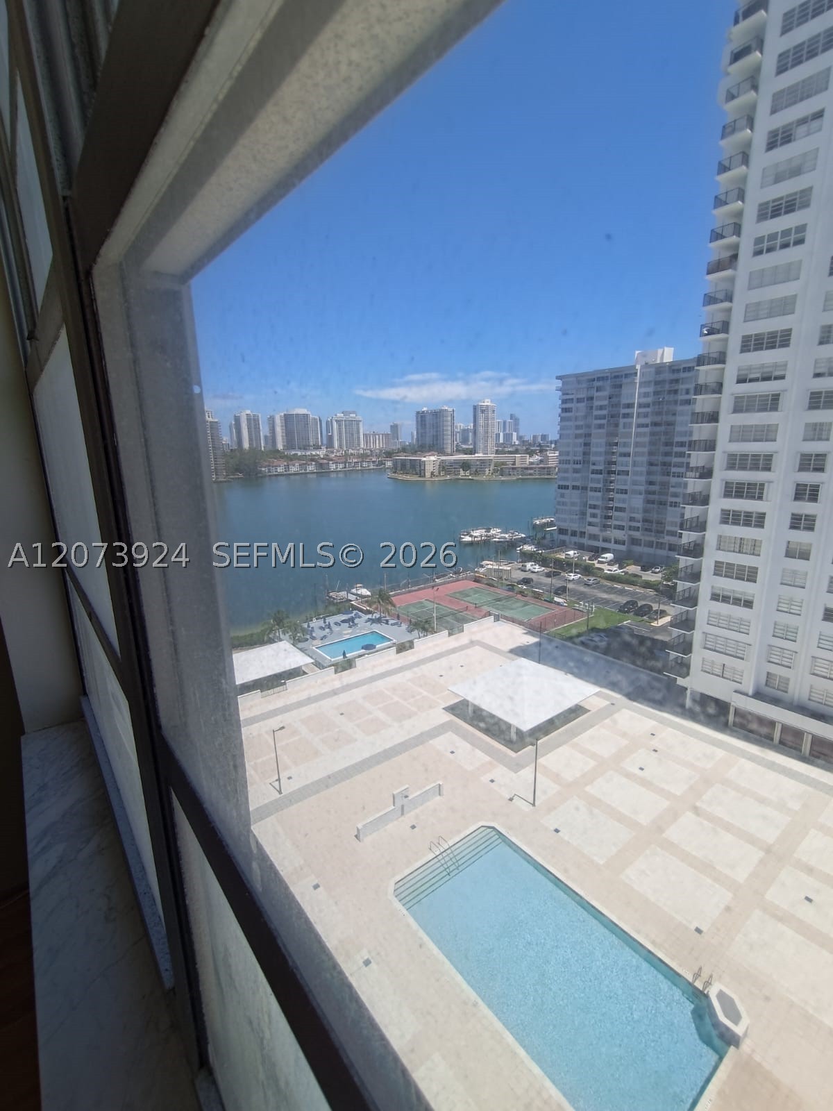 2780 NE 183rd St 1402 — photo